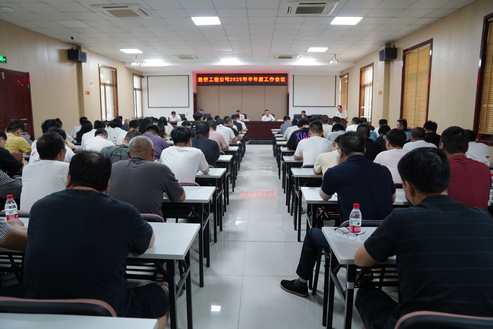 会议照片.jpg